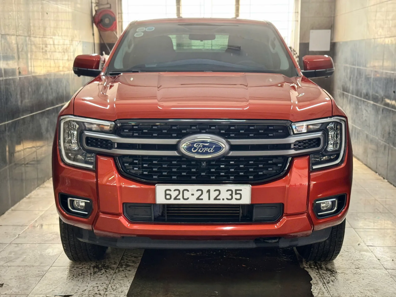 Ford Ranger XLS AT 4x2 2024 màu Đỏ, ảnh xe thực tế