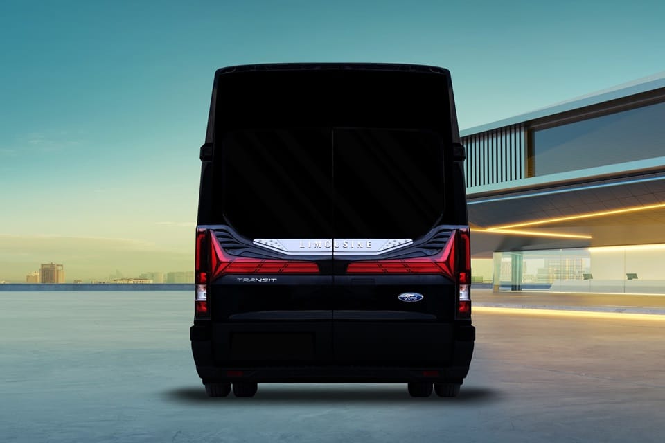 ngoai that ford transit limousine 2024 - Đánh Giá Chi Tiết Ford Transit Limousine 2024