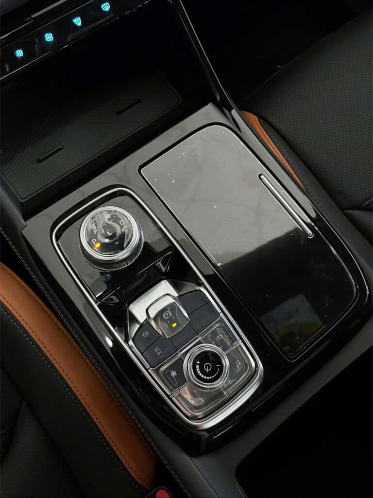 z6909708925667 4e406bfb3d316eeeb6ef4fe83ca2e5e1 768x1024 - Ford Territory 2025 – SUV đô thị 5 chỗ rộng rãi, sang trọng &amp; tiết kiệm